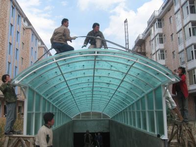 車(chē)庫(kù)出入口采光棚3MM綠色PC板